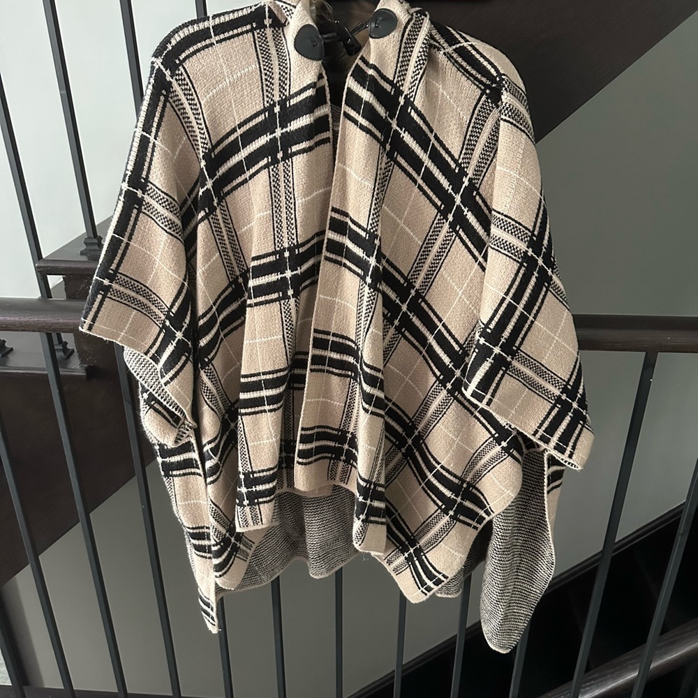Elegant Plaid Poncho in Black and Tan